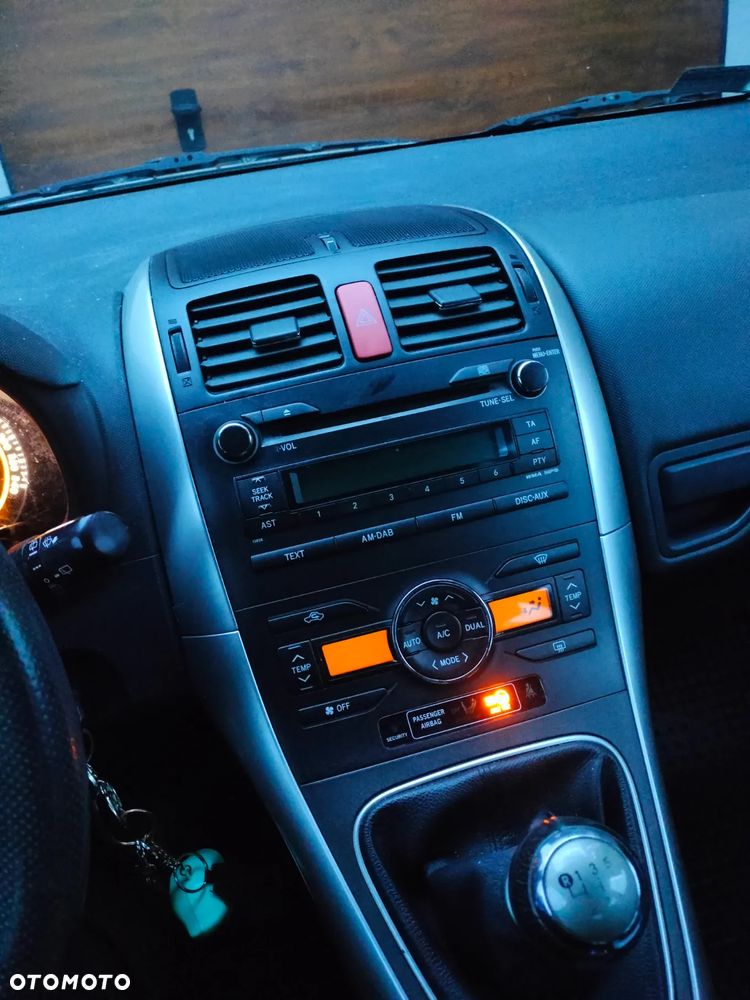 Toyota Auris 1.6 Premium - 17