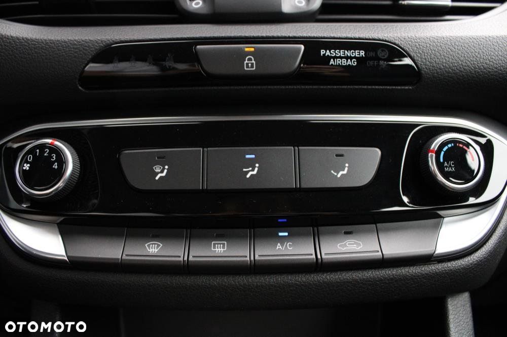 Hyundai i30 - 23