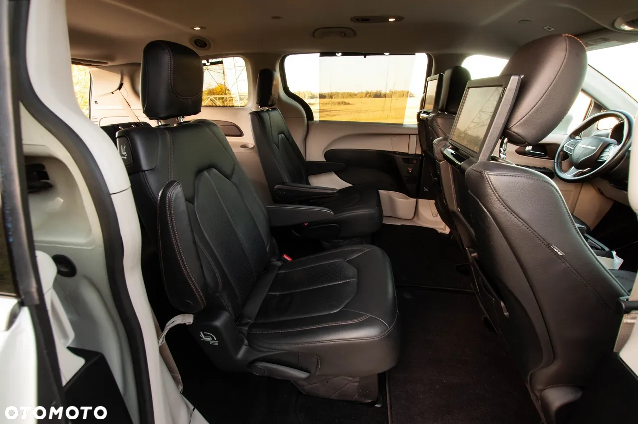 Chrysler Pacifica - 17
