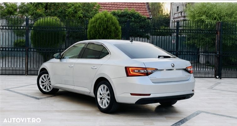 Skoda Superb 2.0 TDI DSG Style - 4