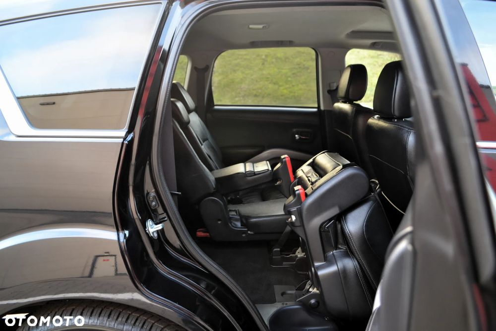 Mitsubishi Outlander 2.4 Intense + CVT - 14