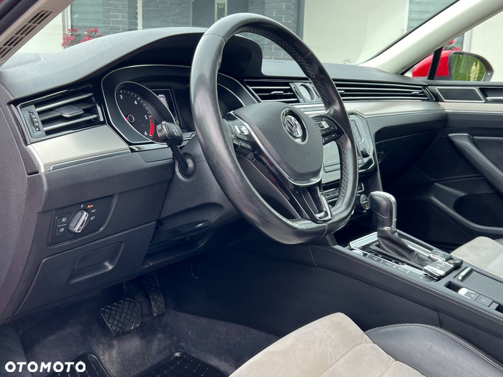 Volkswagen Passat Variant 2.0 TDI SCR DSG (BlueM Tech) Highline - 23