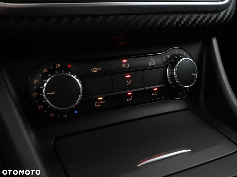 Mercedes-Benz Klasa A 180 7G-DCT AMG Line - 27