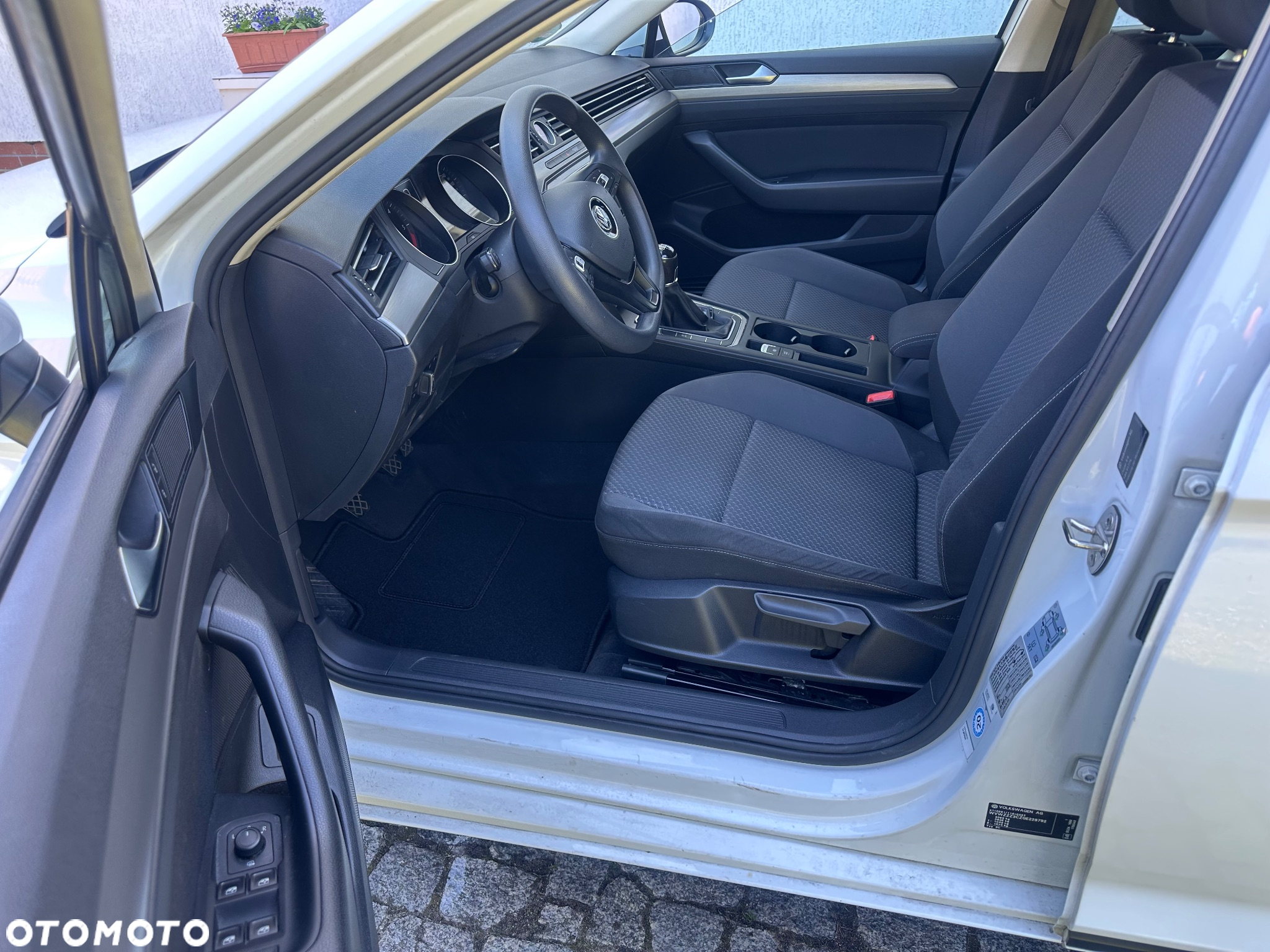 Volkswagen Passat Variant 1.6 TDI SCR BlueMotion Trendline - 9