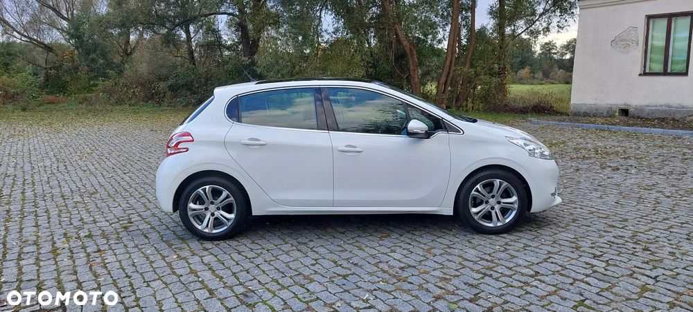 Peugeot 208 - 25
