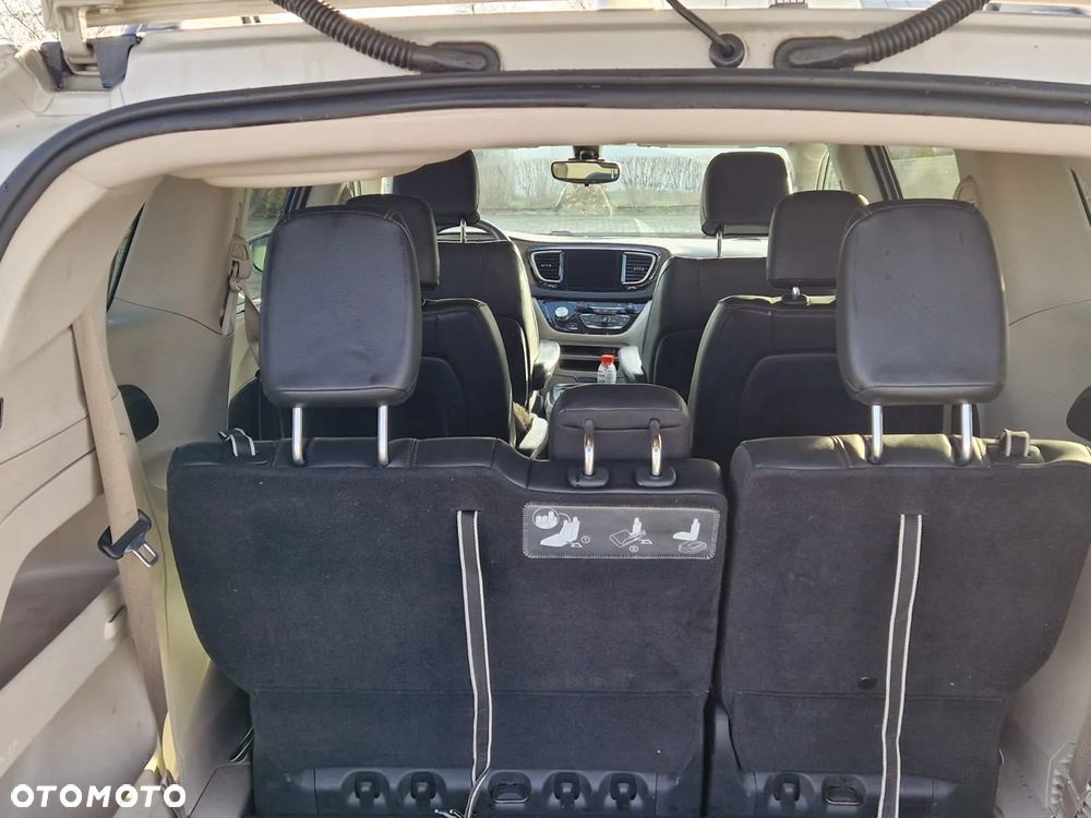 Chrysler Pacifica - 10