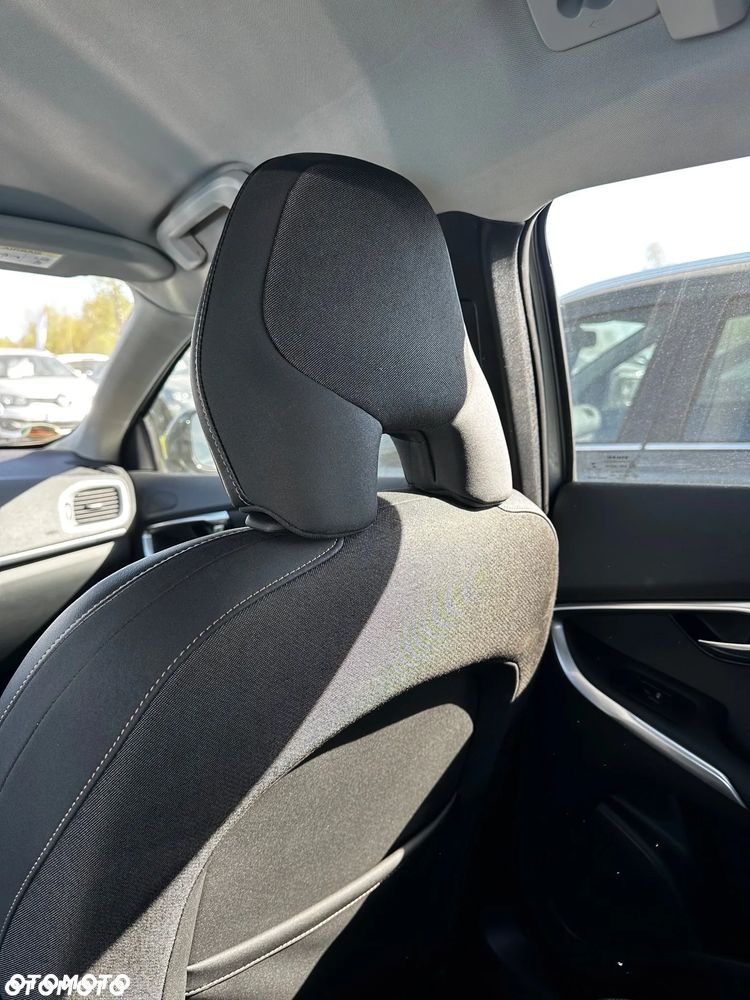 Volvo V40 Cross Country D2 Momentum - 19