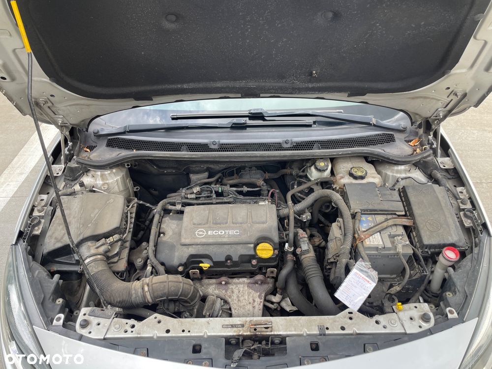 Opel Astra 1.4 T Cosmo - 14