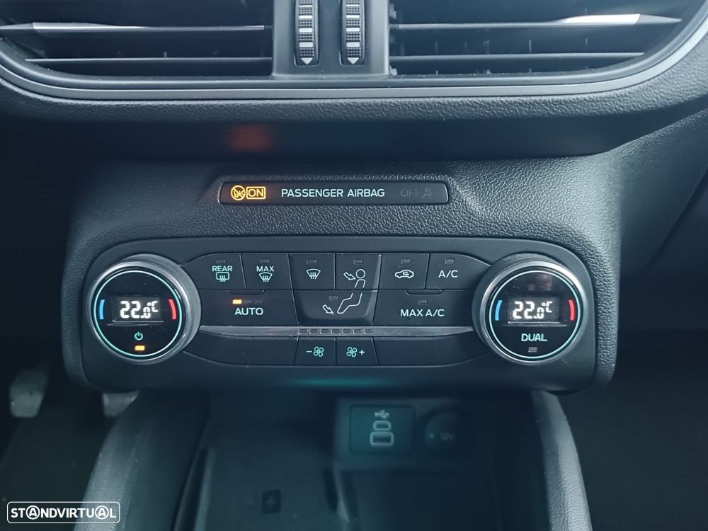 Ford Focus 1.0 EcoBoost MHEV Connected Design - 16