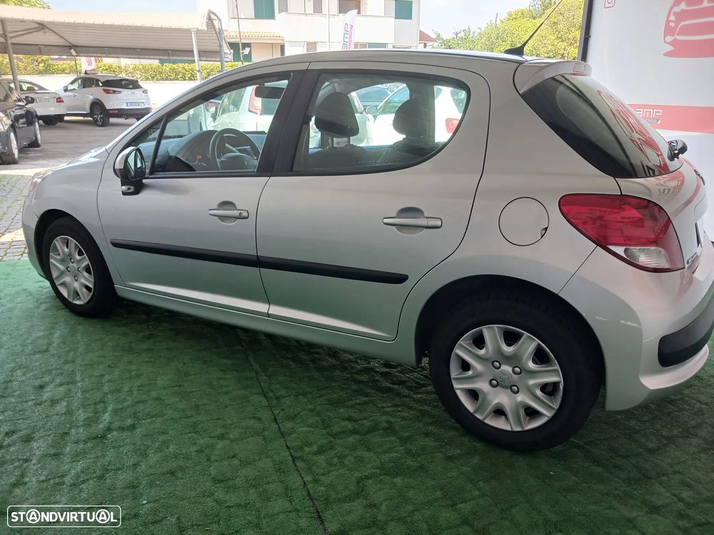 Peugeot 207 1.4 16V Premium - 8