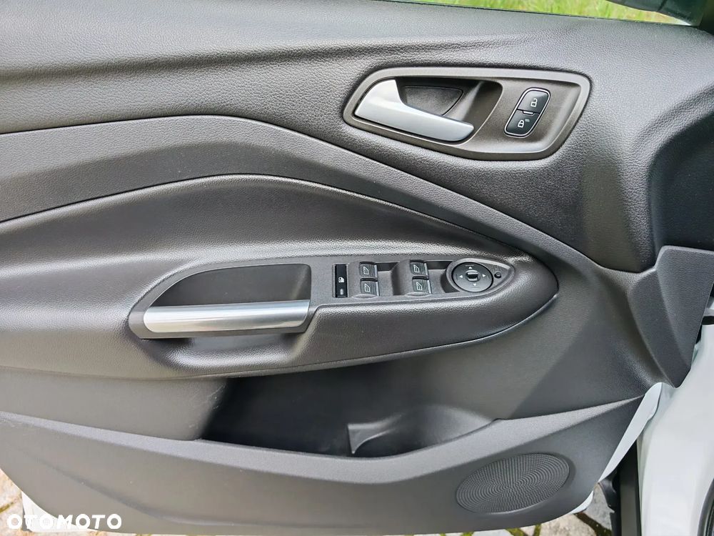 Ford Kuga 1.5 EcoBoost 2x4 Titanium - 28
