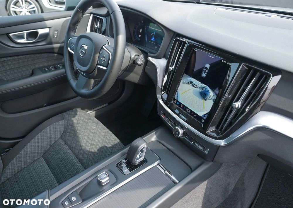 Volvo V60 B3 B DKG Momentum Pro - 13