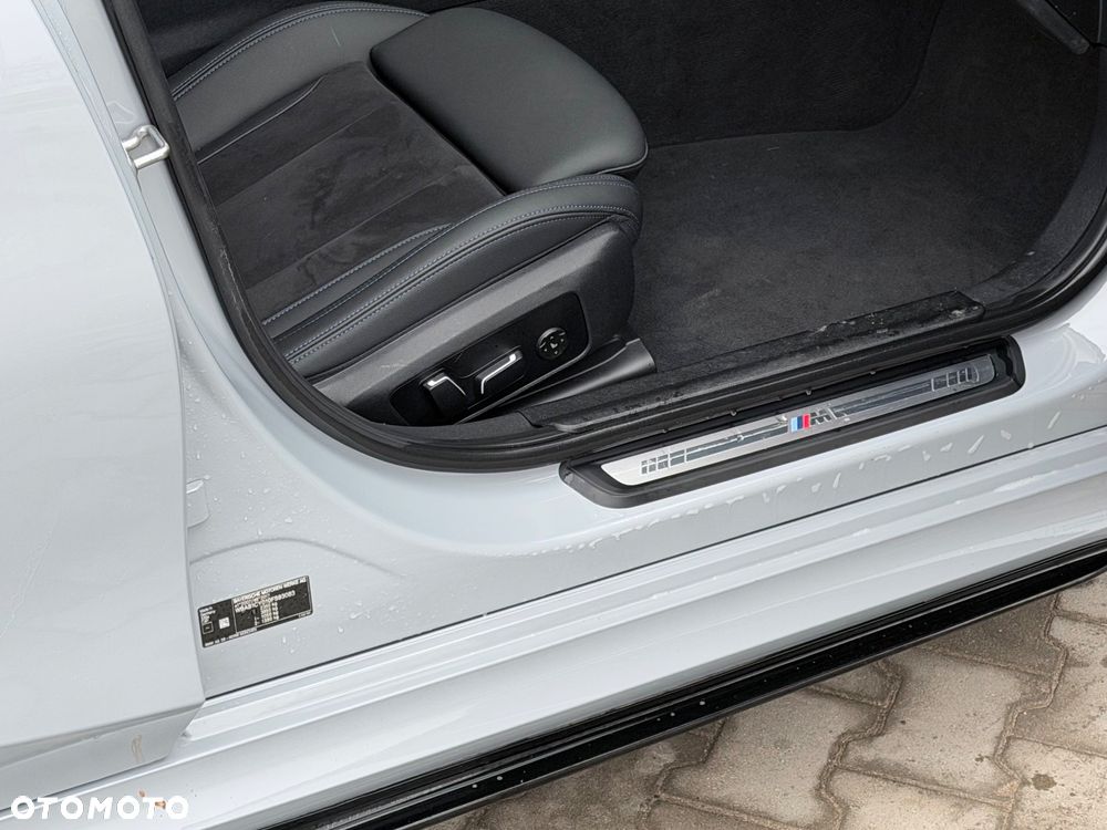 BMW Seria 3 330e PHEV M Sport - 16