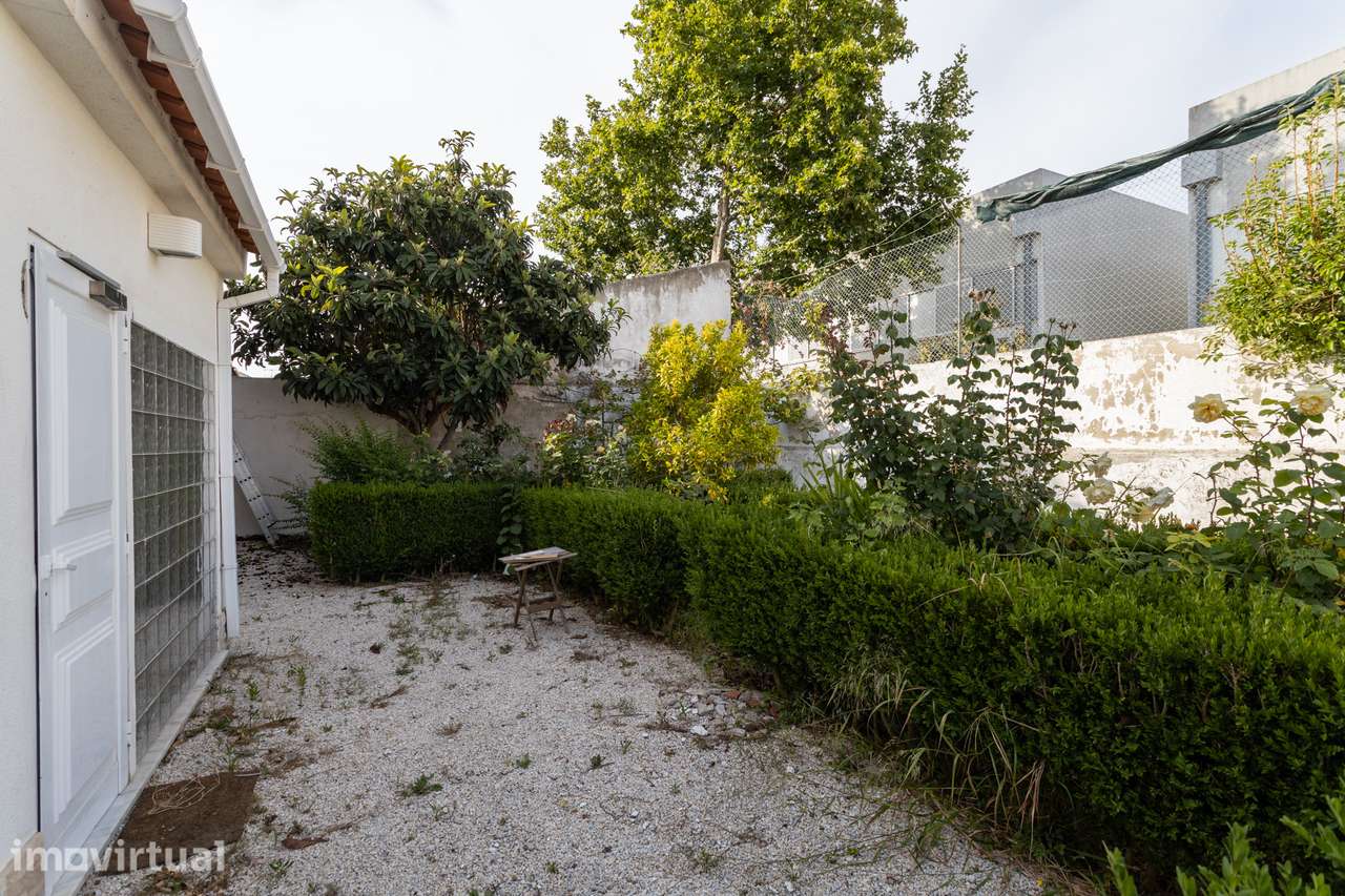 Moradia Isolada T3 com Jardim e Garagem junto à A5 - Grande imagem: 4/40