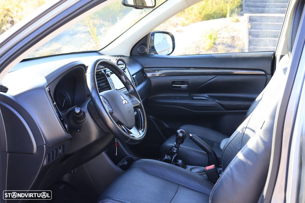 Mitsubishi Outlander 2.2 DI-D Instyle Navi - 6
