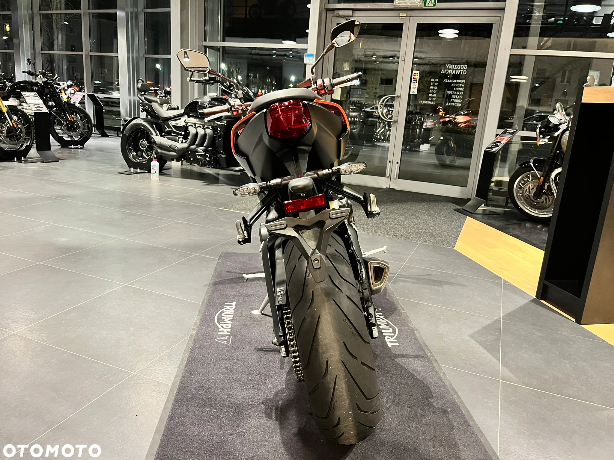 Triumph Street Triple - 8