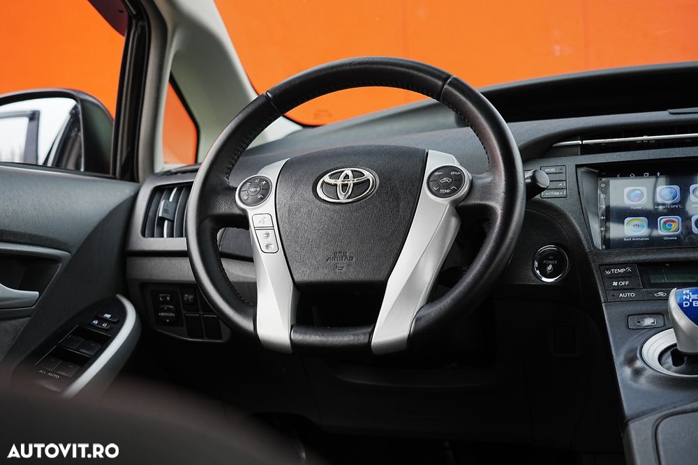 Toyota Prius (Hybrid) Comfort - 17