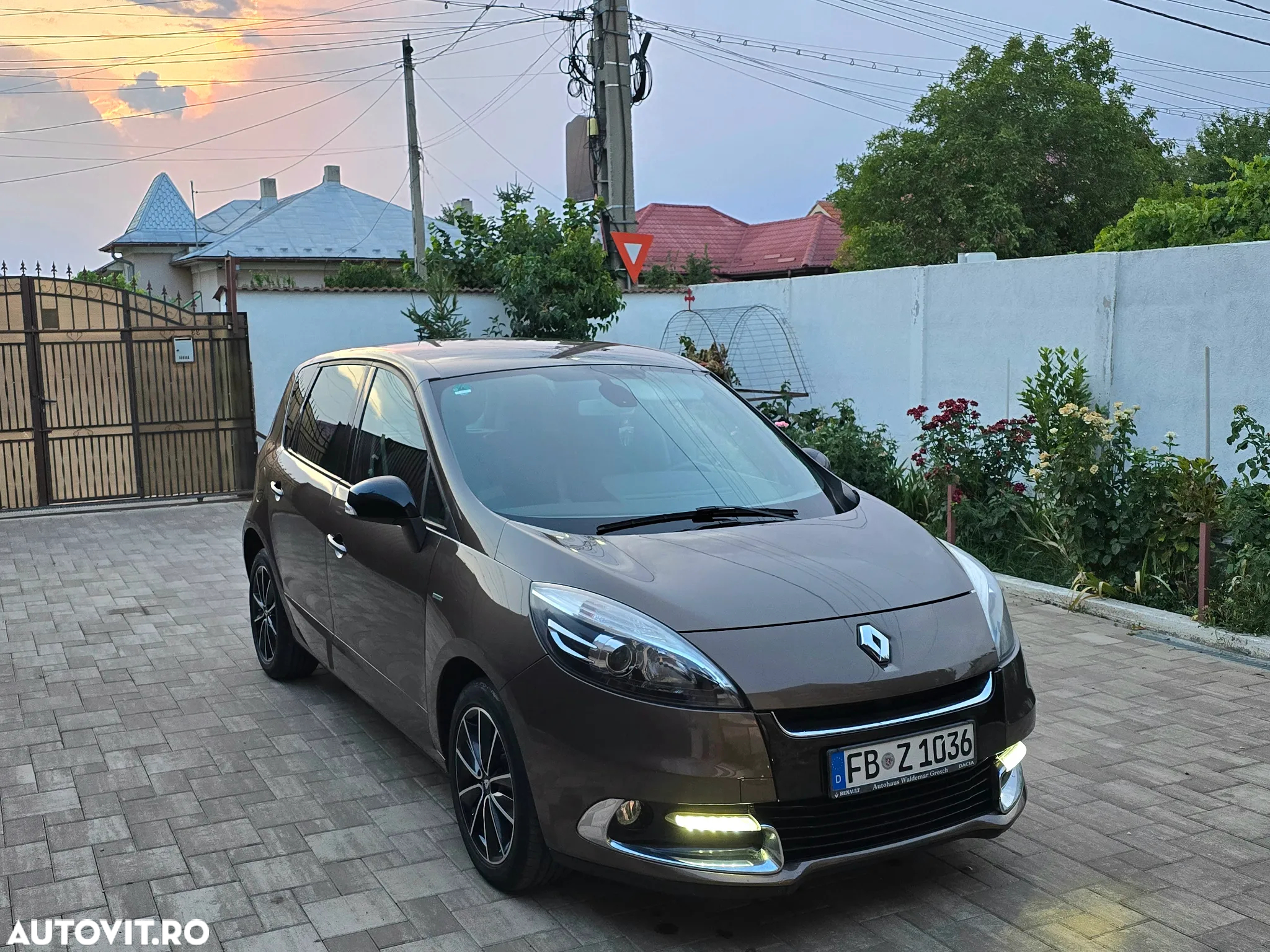 Renault Scenic dCi 110 FAP EDC Bose Edition - 2