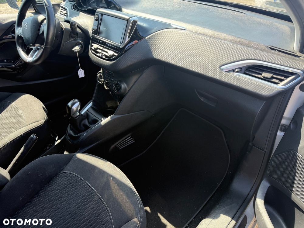 Peugeot 208 - 4