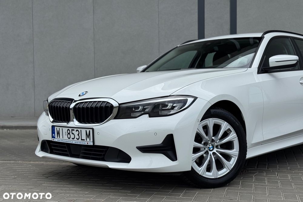 BMW Seria 3 318d mHEV - 4
