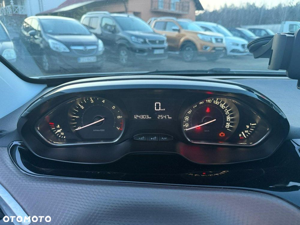 Peugeot 2008 - 8