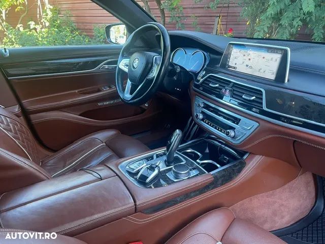 BMW Seria 7 750i xDrive - 29
