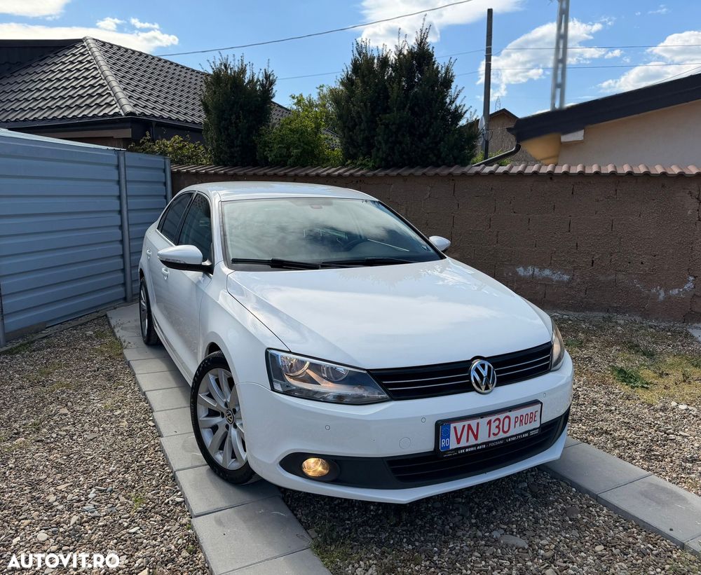 Volkswagen Jetta 2.0 TDI Highline - 1