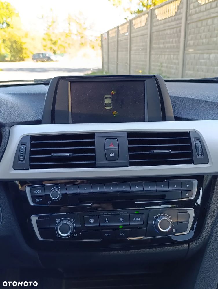 BMW Seria 3 318i - 11