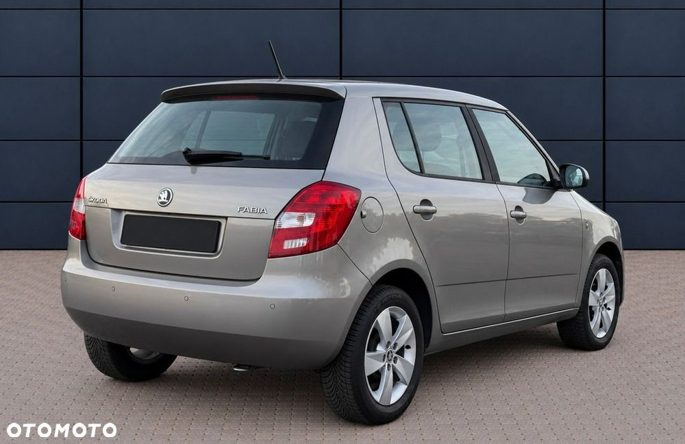 Skoda Fabia 2014 photo 3