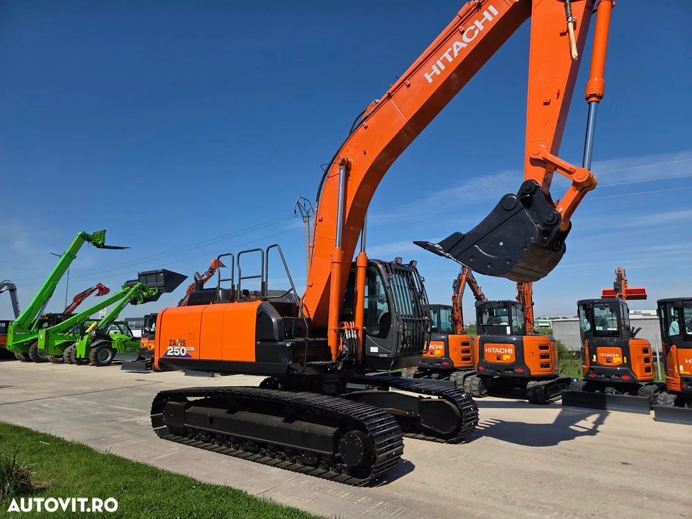 Hitachi ZX250LCN-6, 2020, 9.449h, 27,3t, cupa 1,55mc, Ingust latime 2,99m, camera spate, camere laterale, inst picon, consum mediu 9,8l/h, ridica 13t, motor Isuzu 173CP, 3 pompe hidr HITACHI, 3 camere, produs in JAPONIA, leasing 4 ani-PROMOTIE 68.900 EUR+tva - 15