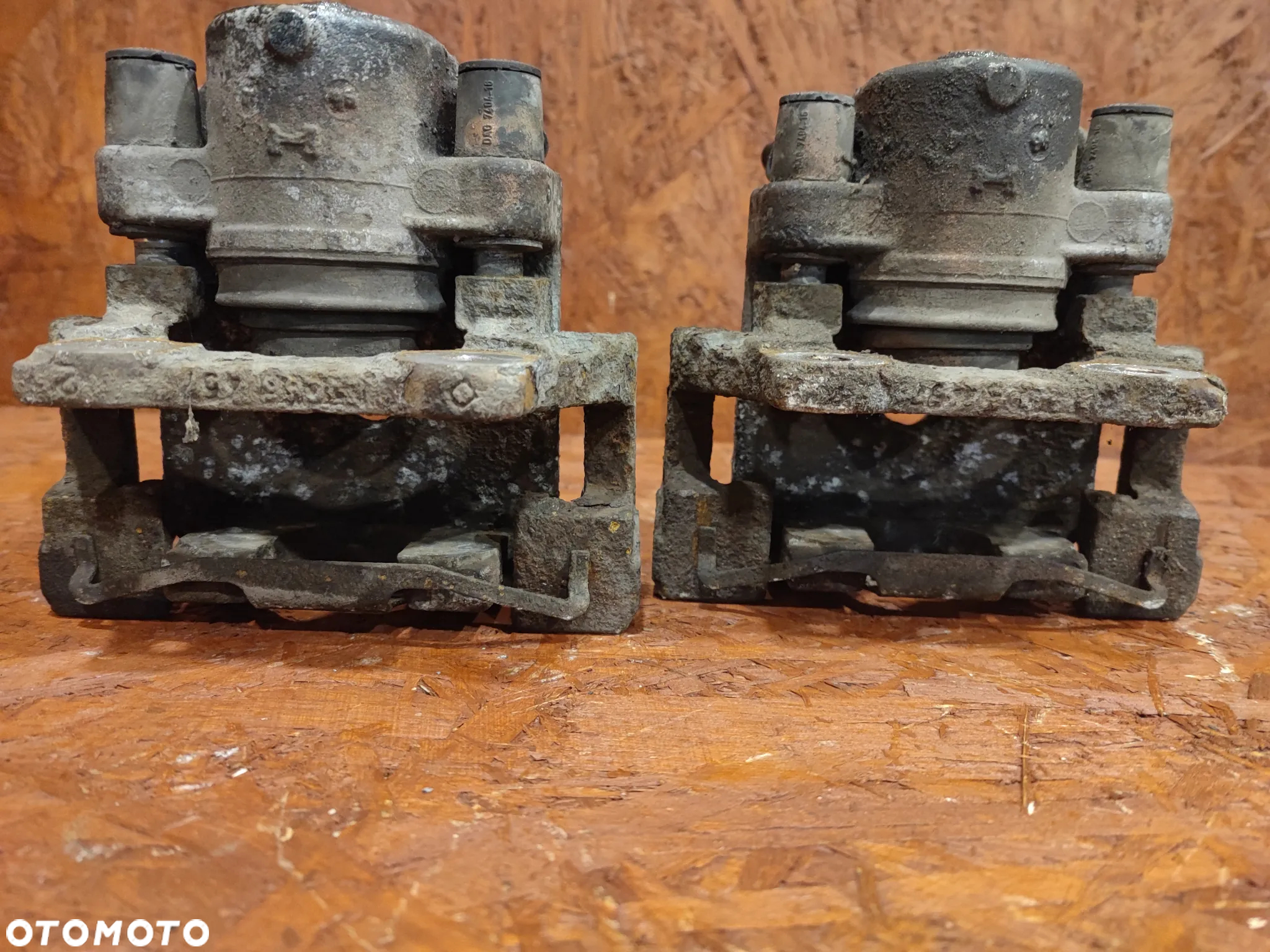 BMW E39 SEDAN ORYGINALNE ZACISKI TYŁ + JARZMA POD TARCZĘ 298MM W BARDZO DOBRYM STANIE O NR. 34 21 1 163 648 /  34 21 1 163 394 /  34 21 1 163 649 OEM SPRAWNE W 100% - 13