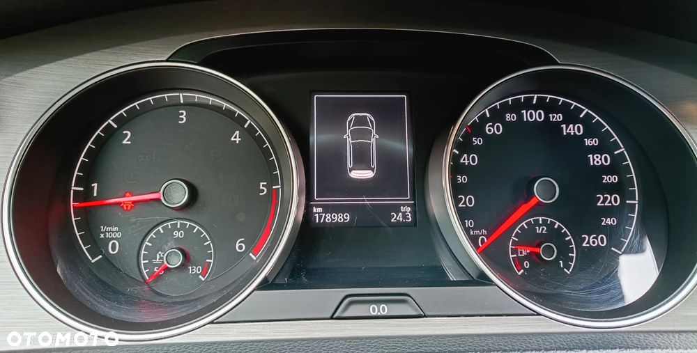 Volkswagen Golf - 22