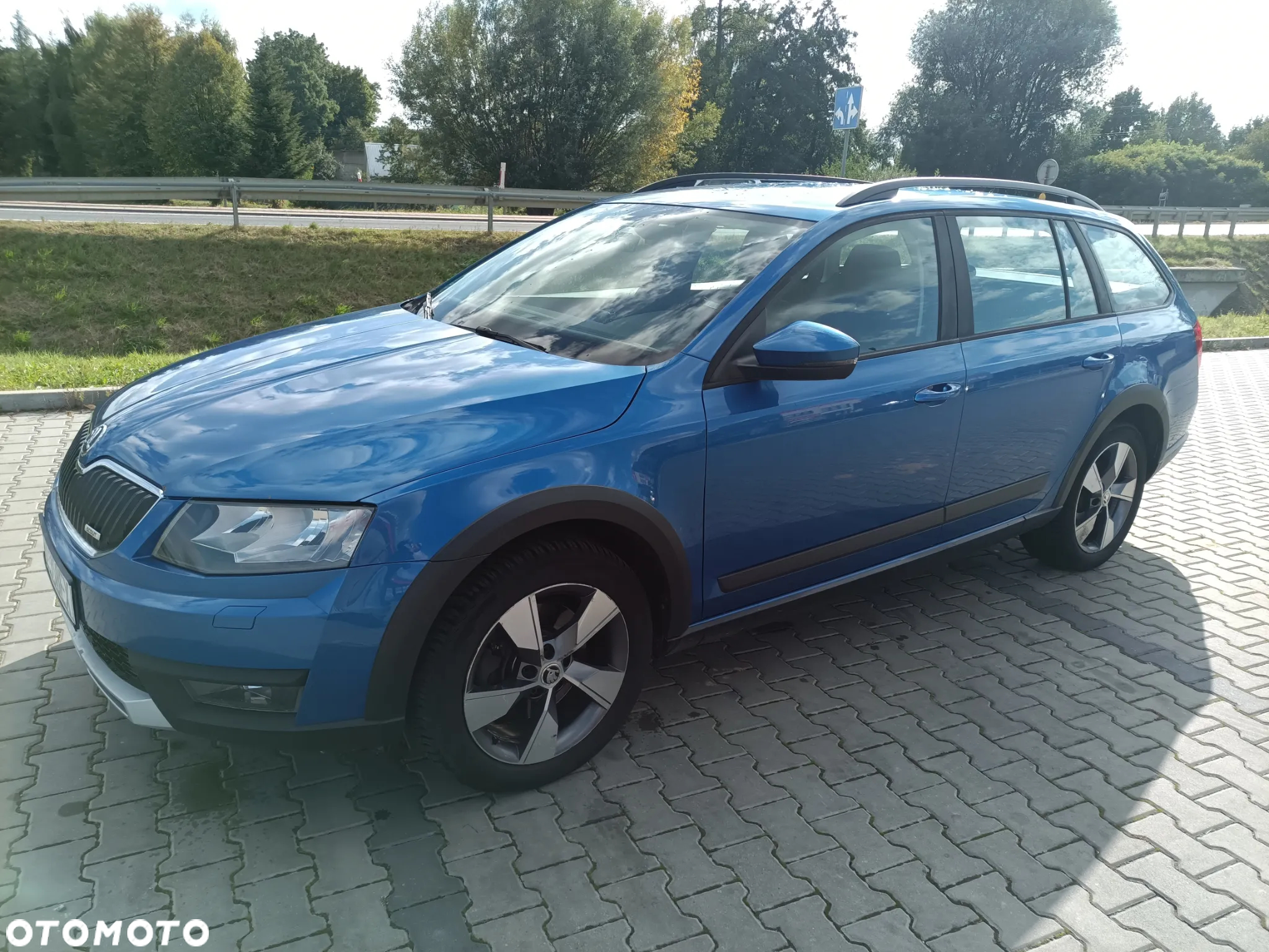 Skoda Octavia Combi 2.0 TDI 4x4 DSG Scout - 6