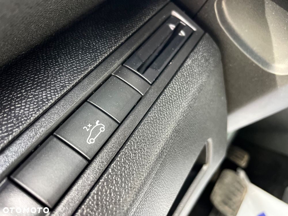 Peugeot 5008 THP 165 EAT6 Allure - 22