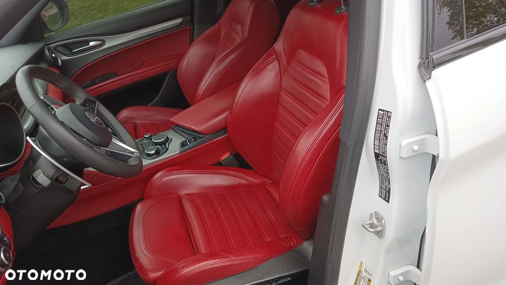 Alfa Romeo Stelvio 2.0 Turbo 16V AT8-Q4 Ti - 17