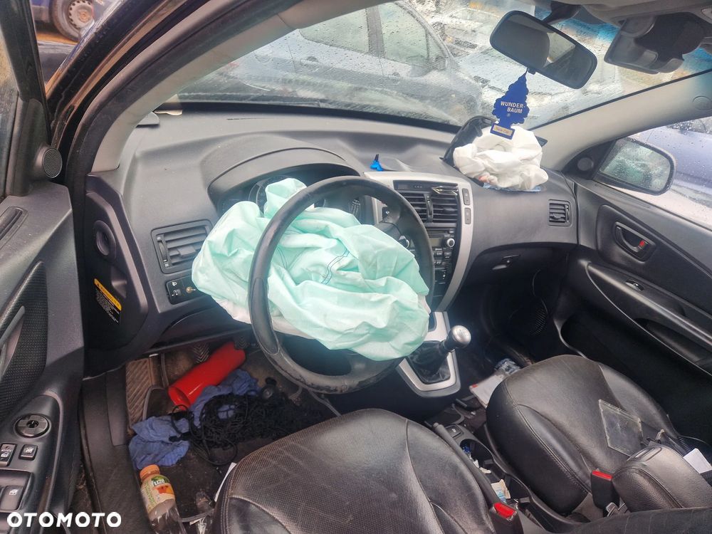 Hyundai Tucson fotel fotele kanapa deska kokpit podsufitka boczek boczki klamka podłokietnik licznik prędkościomierz - 2