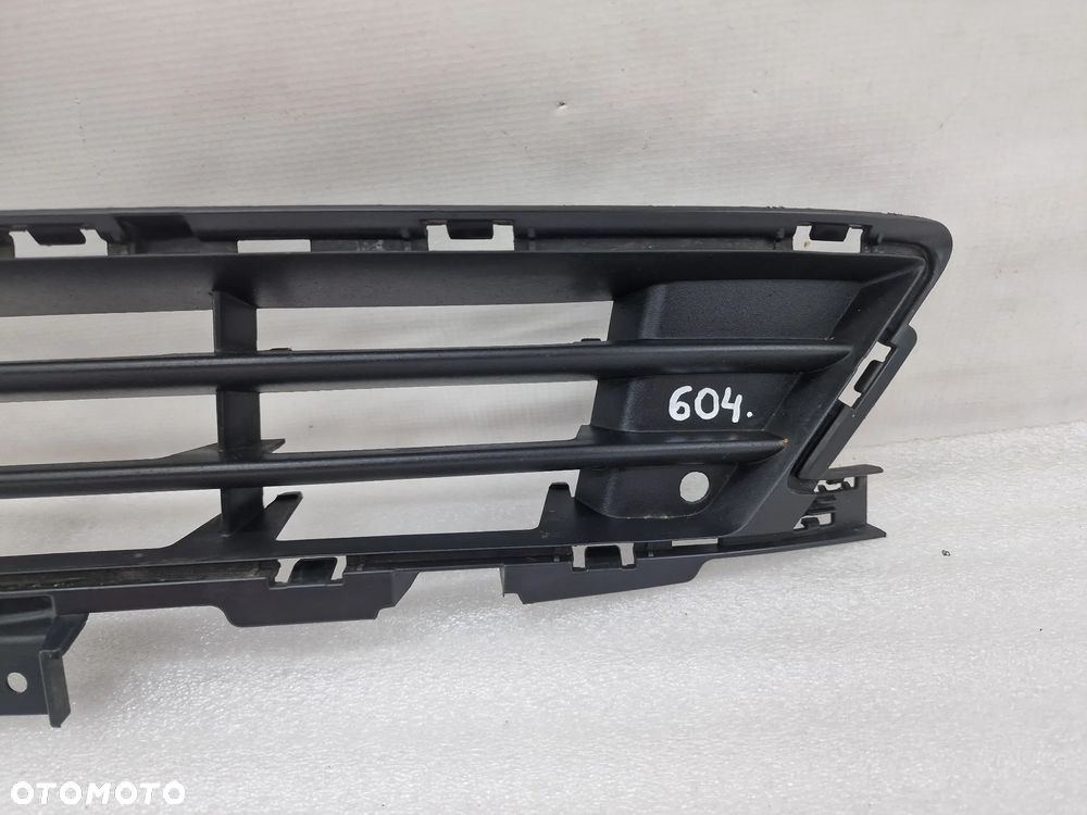 OPEL ZAFIRA C LIFT 16- KRATKA ŚRODKOWA ZDERZAKA PRZEDNIEGO , NR 39079784 / 341601492 , NR AUKCJI NK604 - 6