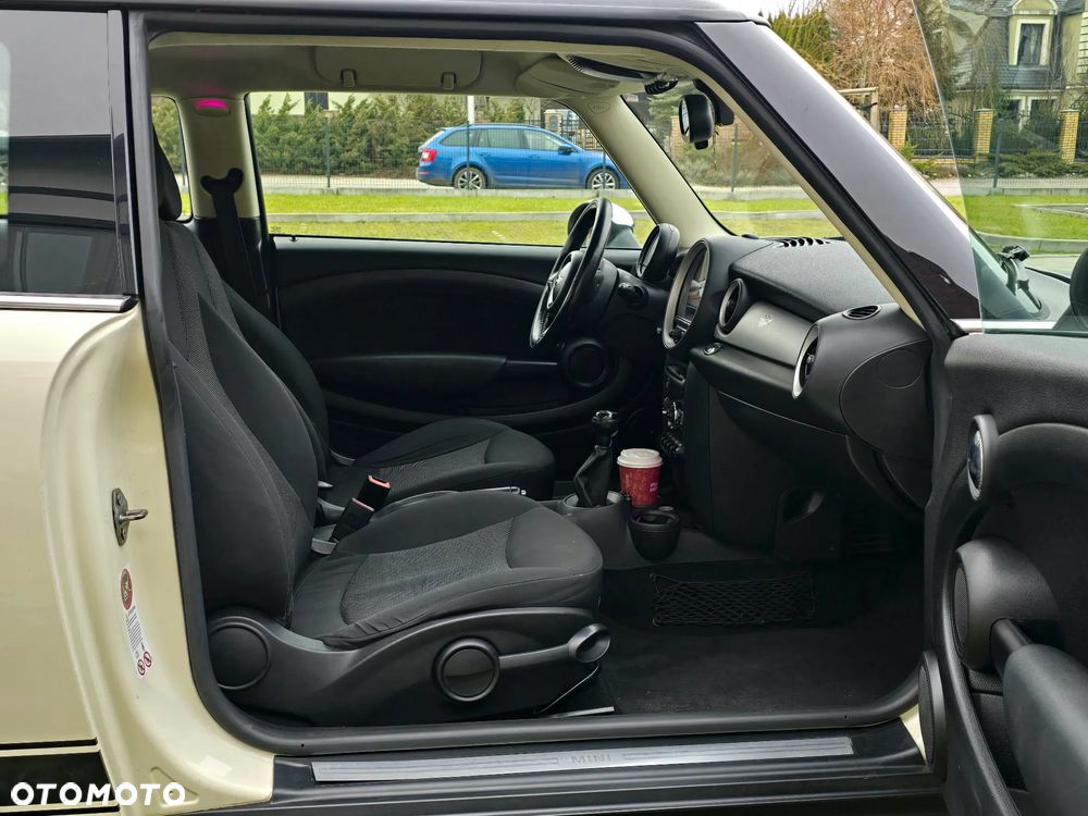 MINI Cooper D Brick Lane - 11