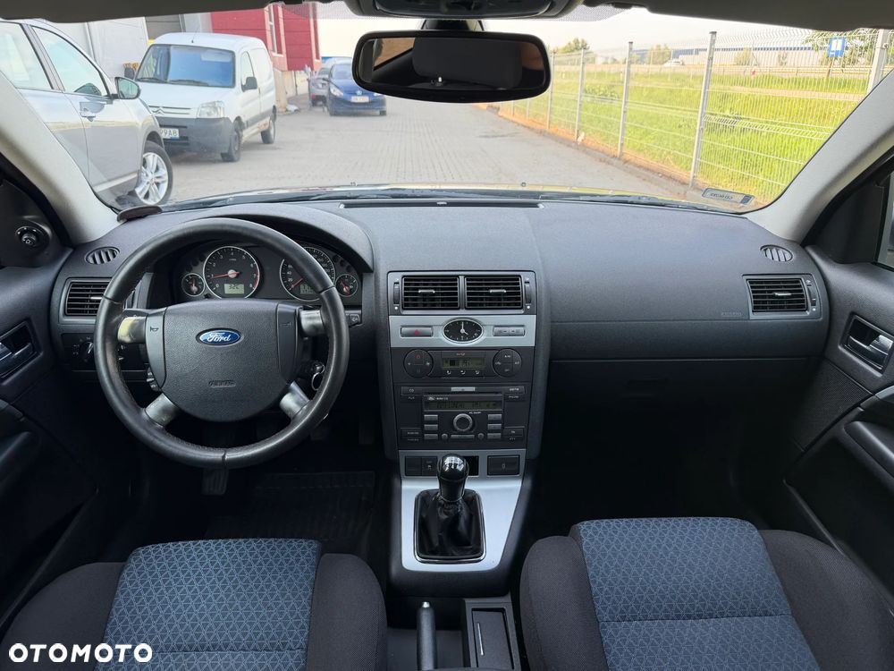 Ford Mondeo 1.8 Titanium - 17