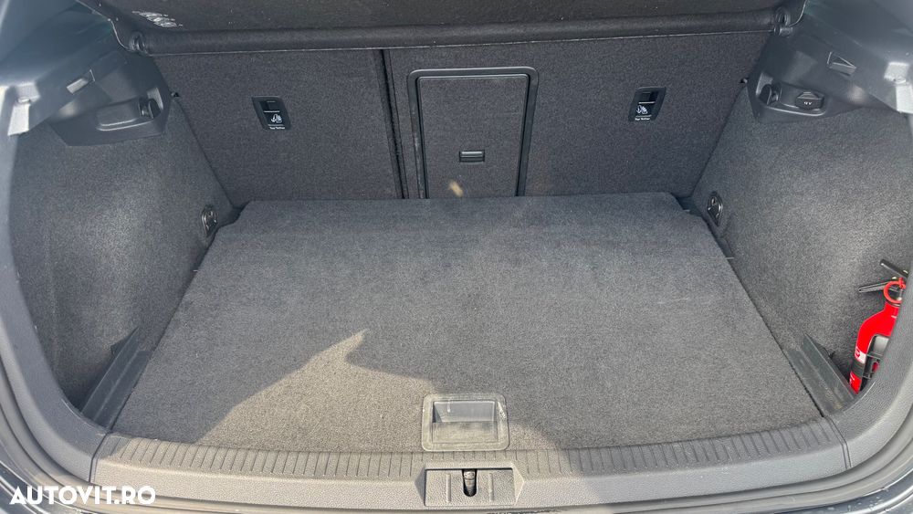 Volkswagen Golf - 22