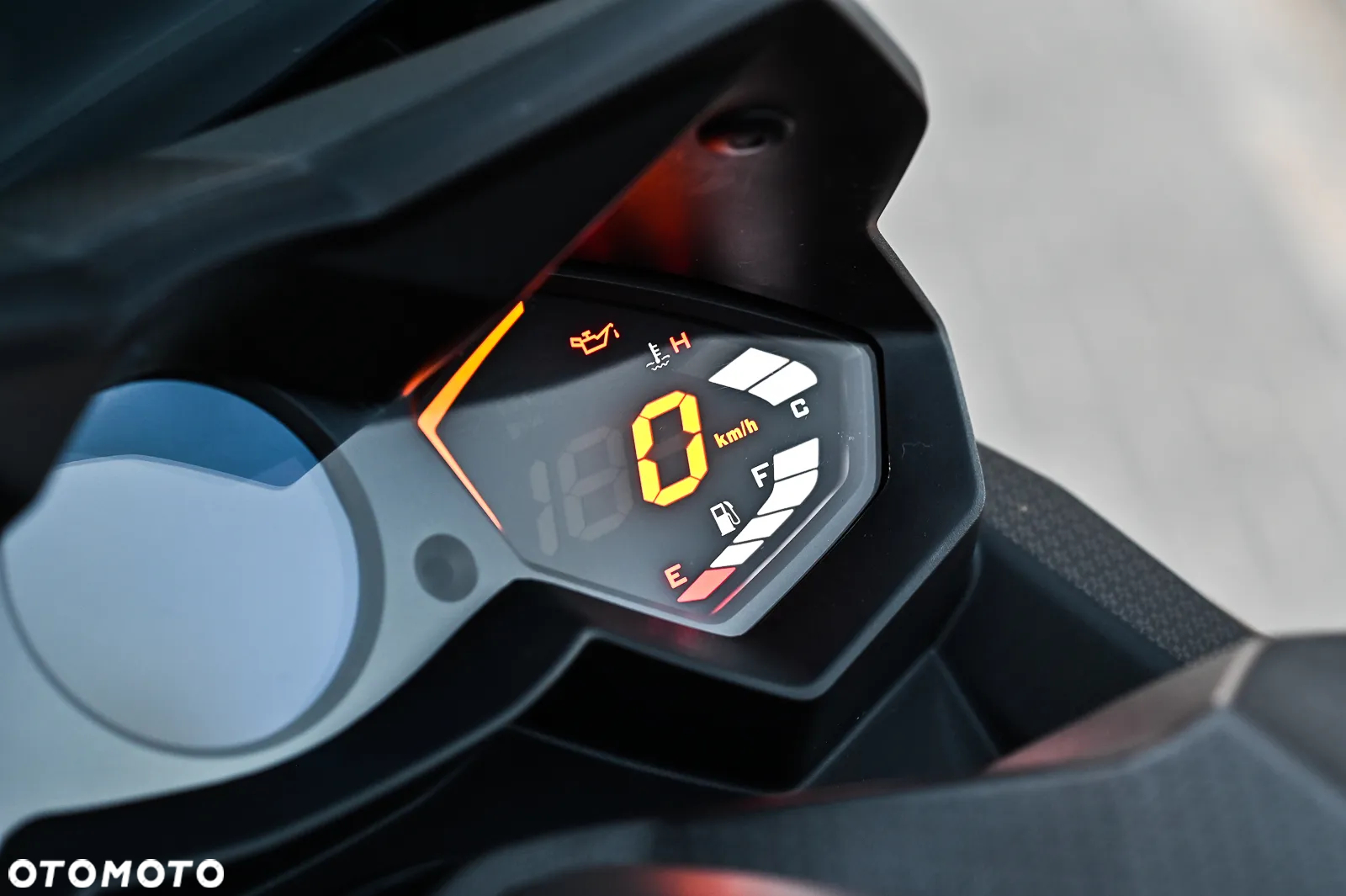 Kymco AK 550 - 16