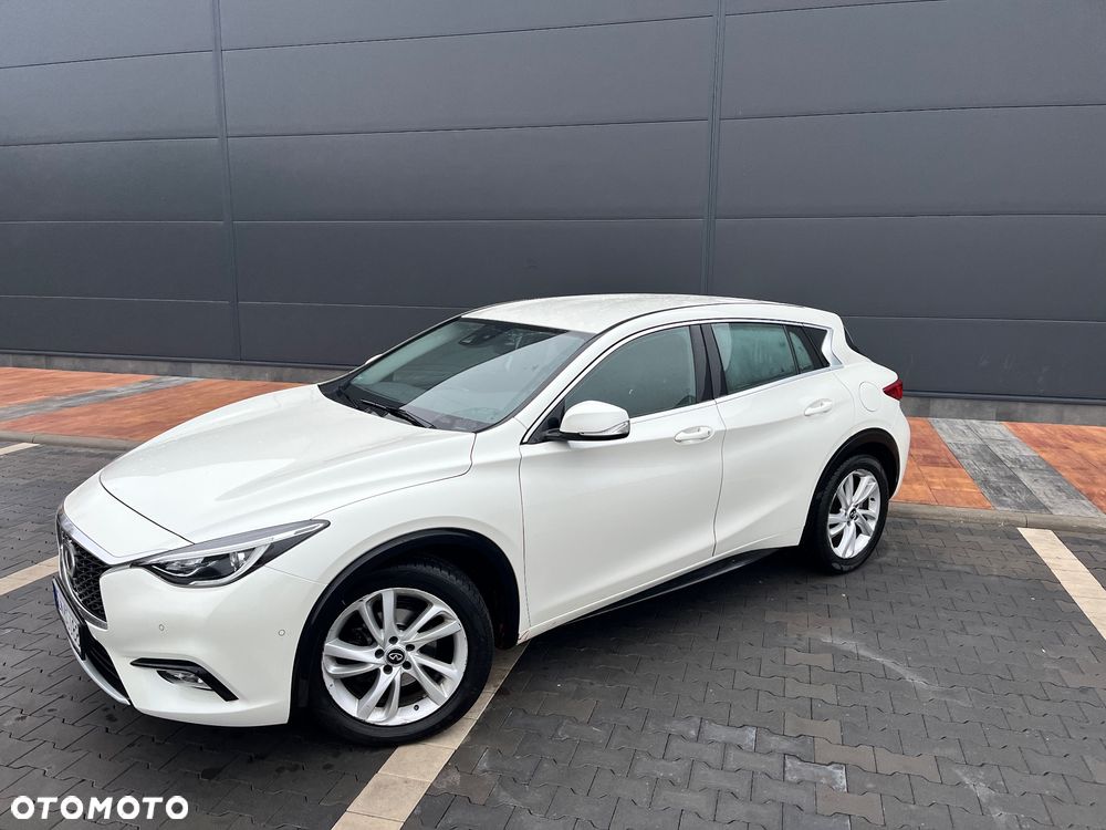 Infiniti Q30 1.6t Premium 7DCT - 4