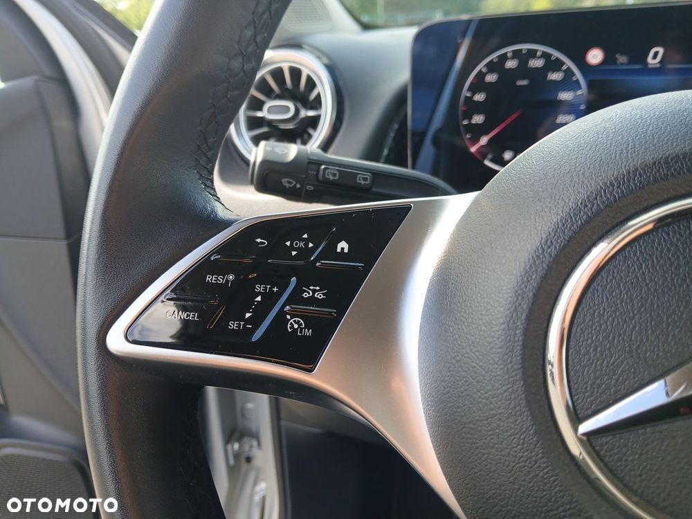 Mercedes-Benz GLB 200 Progressive 7G-DCT - 23