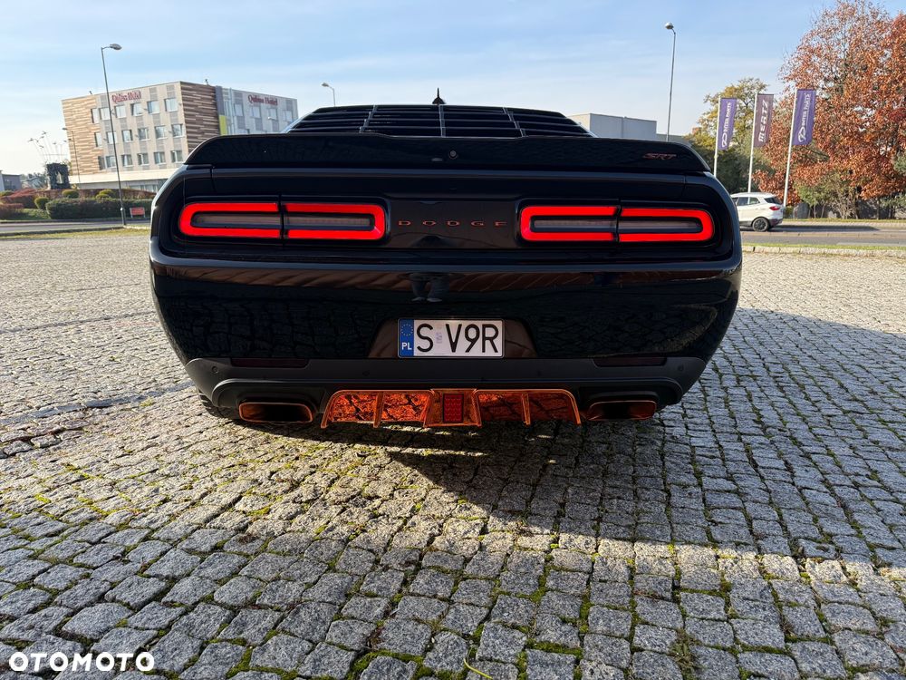 Dodge Challenger - 8