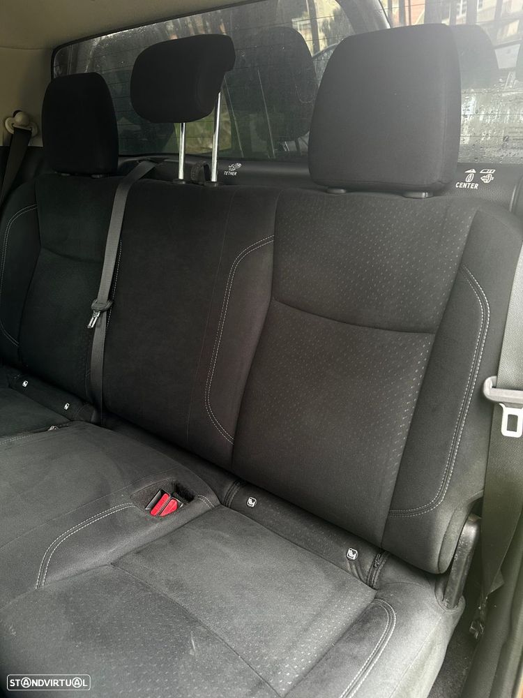 Nissan Navara 2.3 dCi CD 4WD N-Connecta Navi+Barras AT - 13