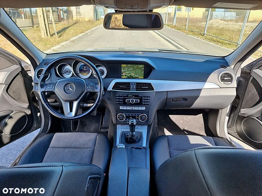 Mercedes-Benz Klasa C 180 CGI BlueEFFICIENCY Avantgarde - 20