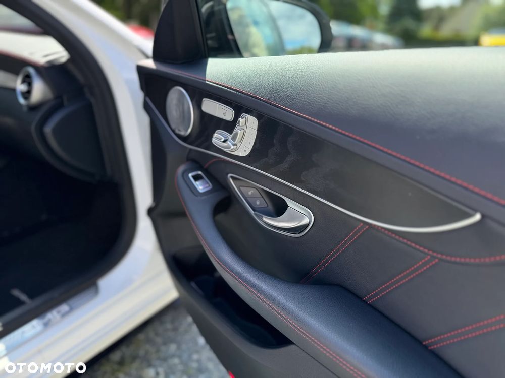 Mercedes-Benz Klasa C AMG 43 4Matic T 9G-TRONIC - 27