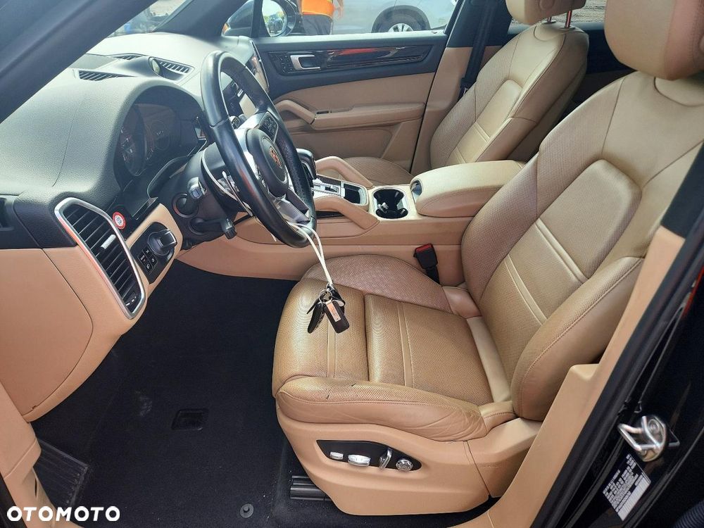 Porsche Cayenne Standard - 8