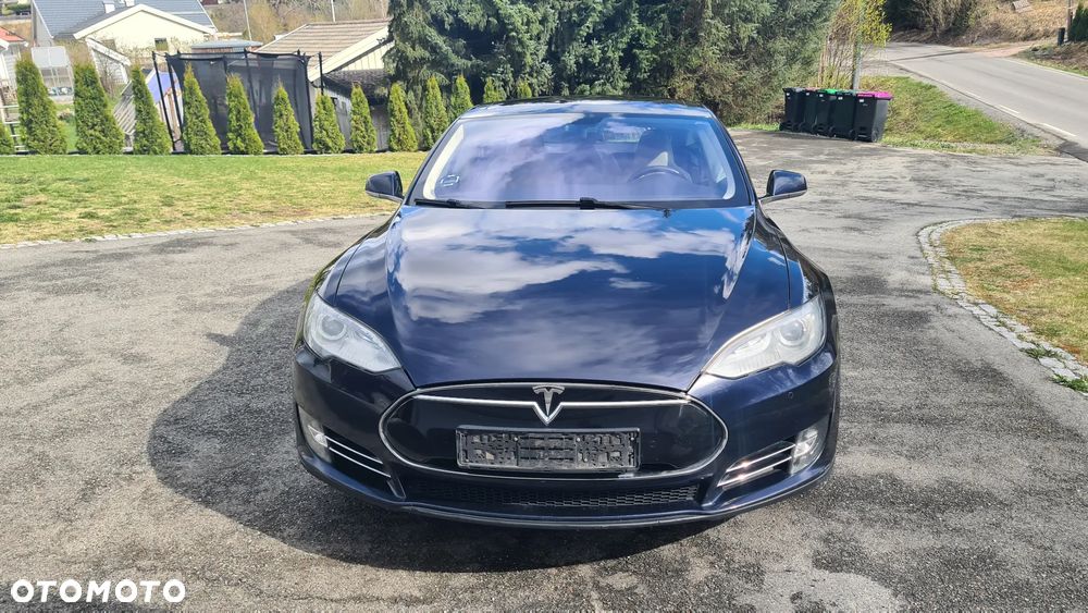 Tesla Model S - 3