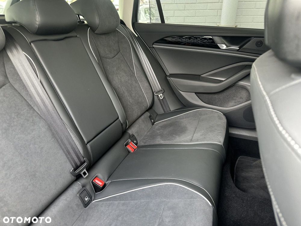 Volkswagen Passat - 10